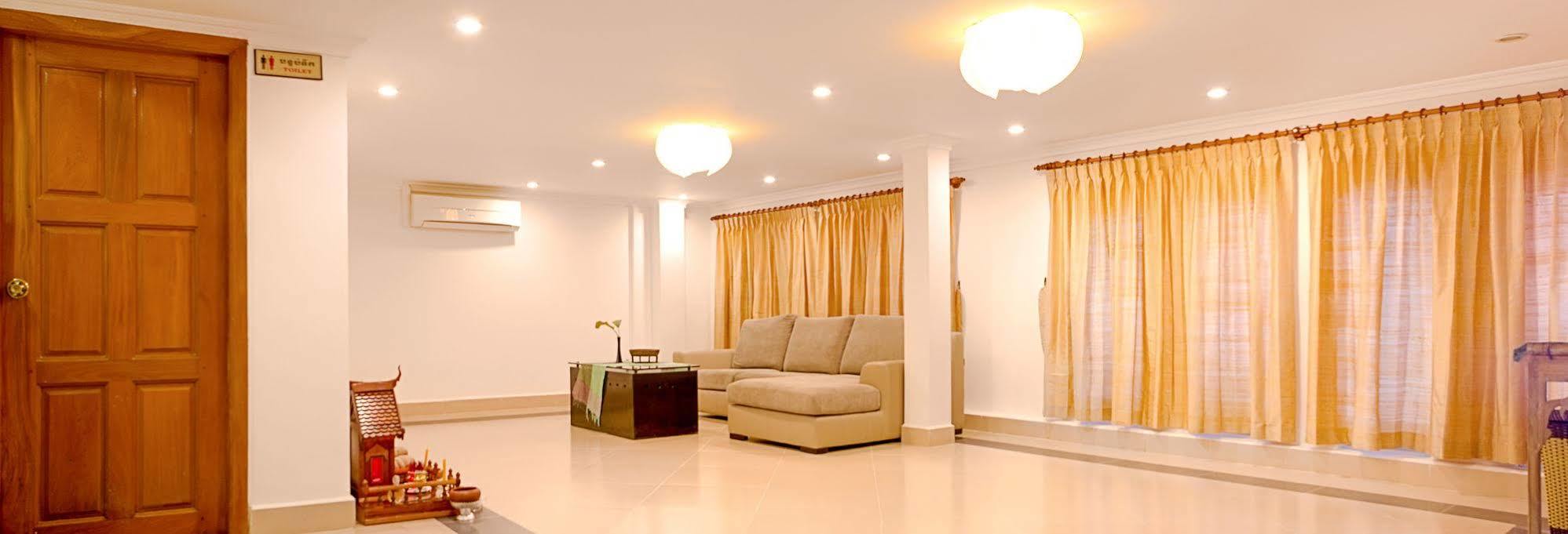 Aime House & Niisaii Apartment Phnom-Penh Buitenkant foto