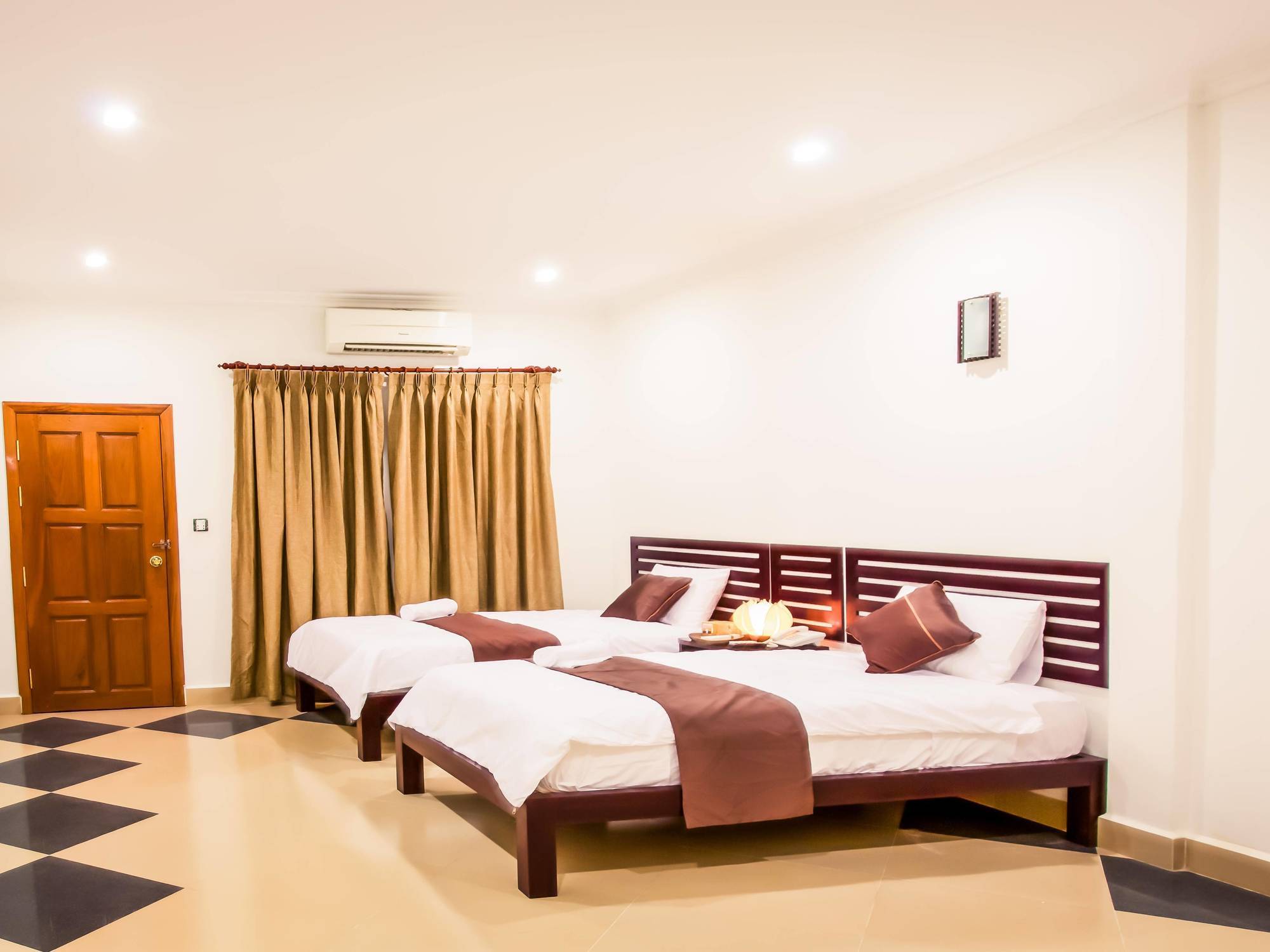 Aime House & Niisaii Apartment Phnom-Penh Buitenkant foto