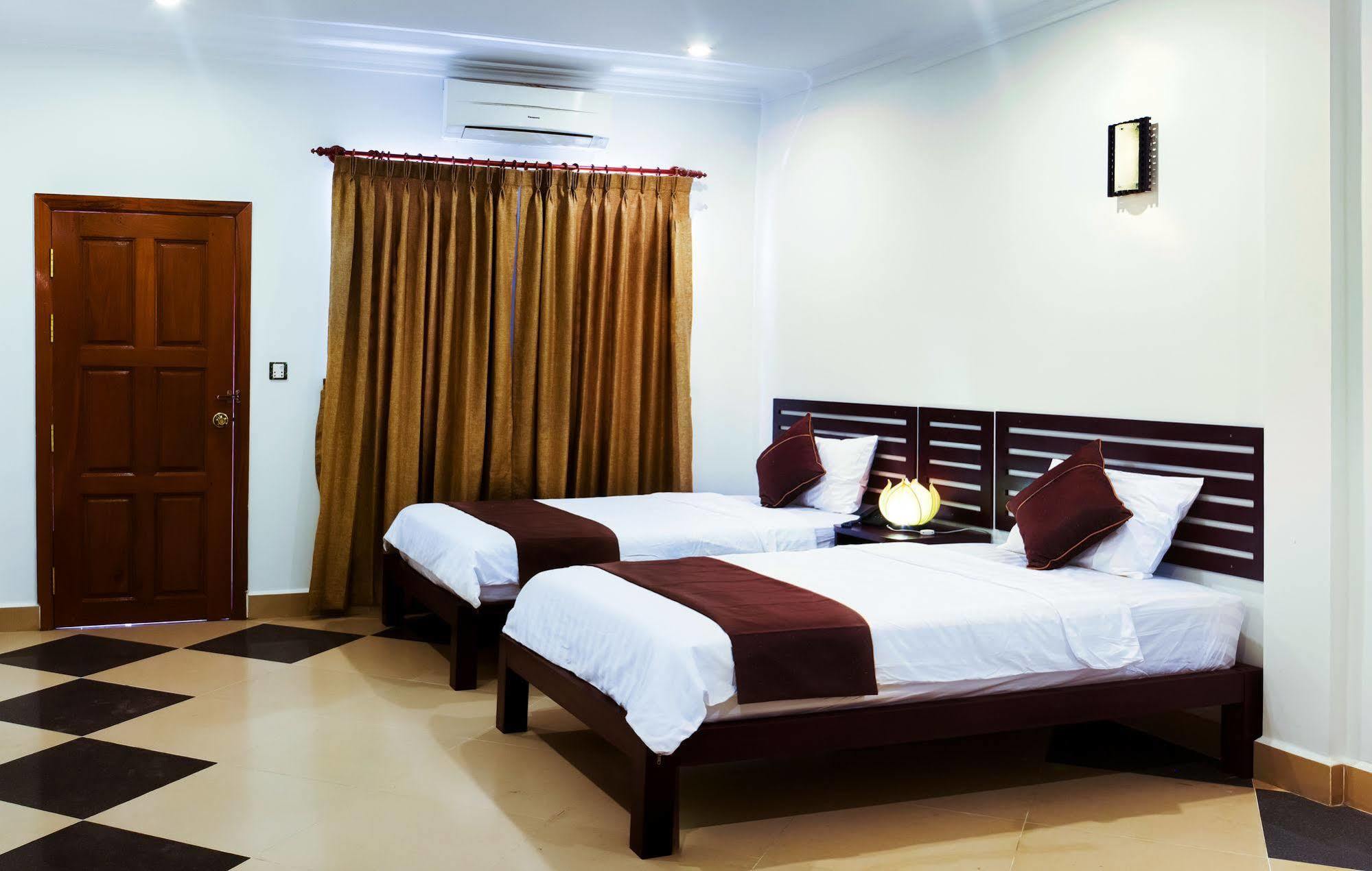 Aime House & Niisaii Apartment Phnom-Penh Buitenkant foto
