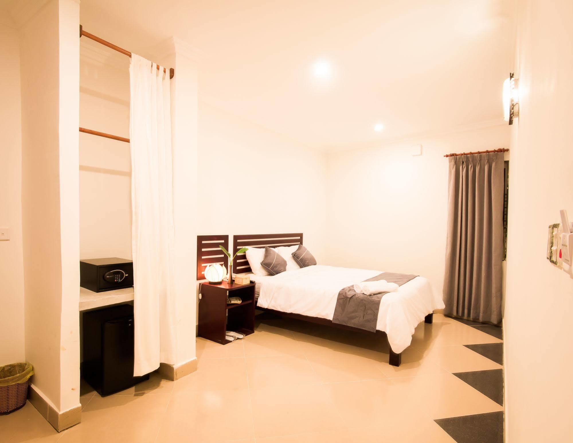 Aime House & Niisaii Apartment Phnom-Penh Buitenkant foto
