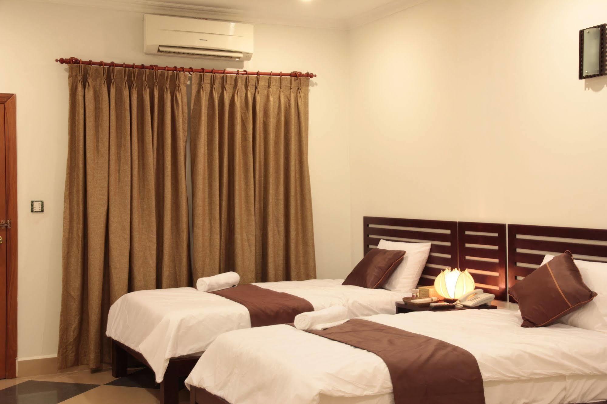 Aime House & Niisaii Apartment Phnom-Penh Buitenkant foto