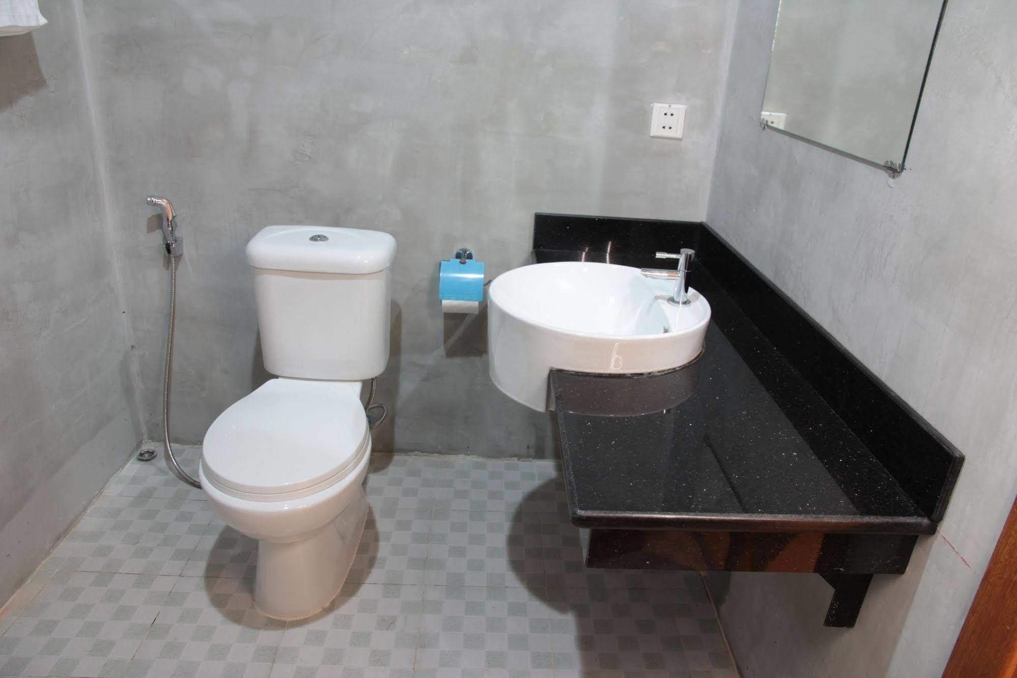 Aime House & Niisaii Apartment Phnom-Penh Buitenkant foto