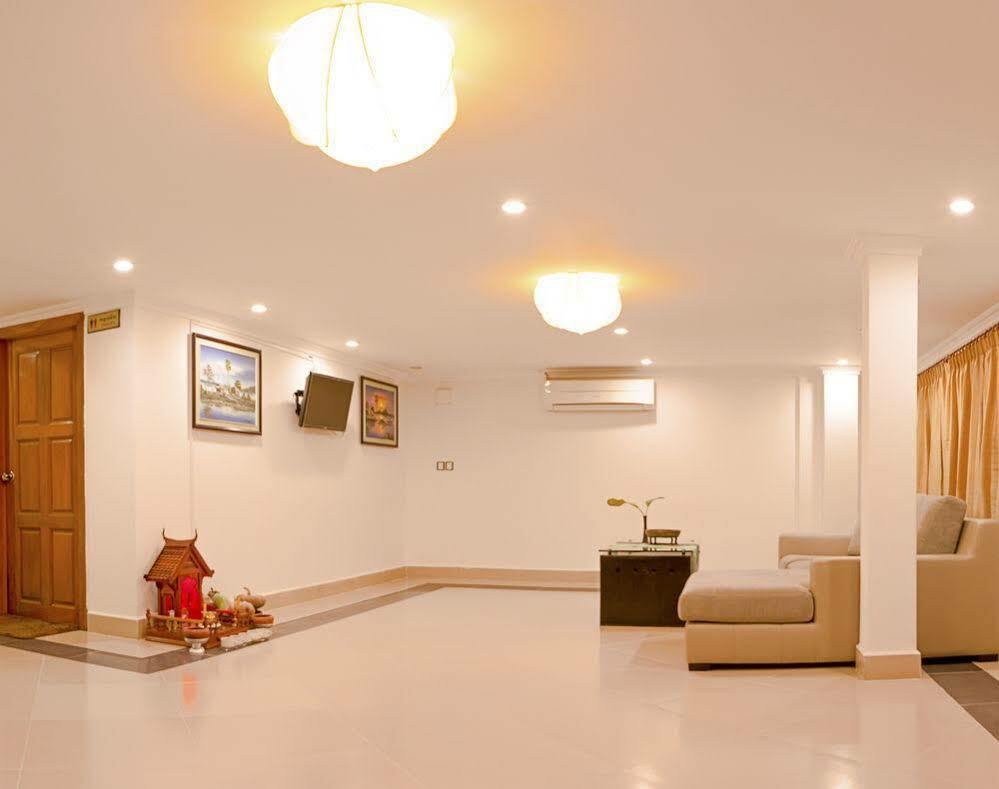 Aime House & Niisaii Apartment Phnom-Penh Buitenkant foto